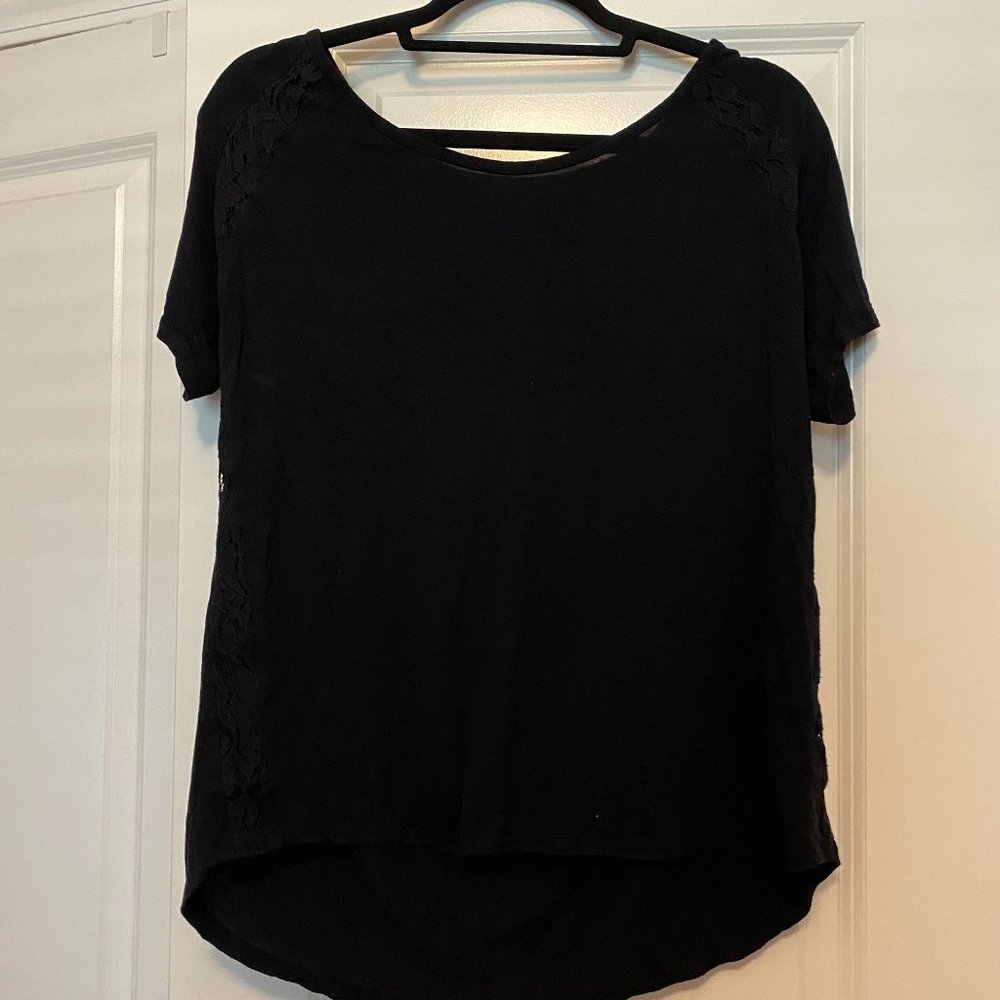 a.n.a Black short sleeve scoop shirt with floral lace in size XL